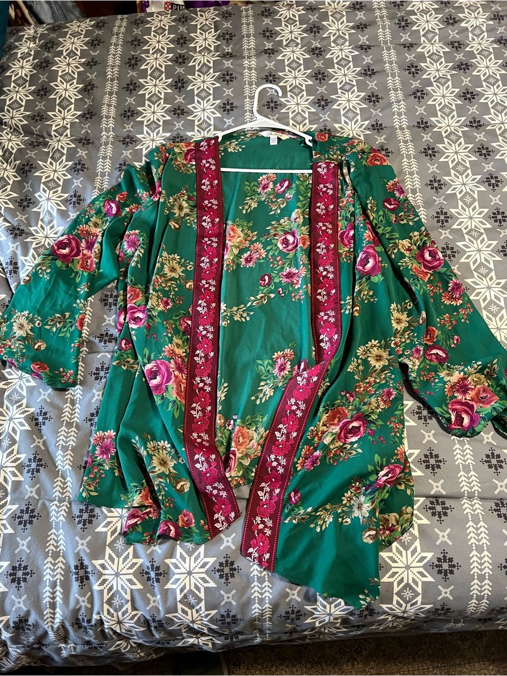 The Pioneer Woman Emerald Green Satin Floral Robe with Magenta Trim